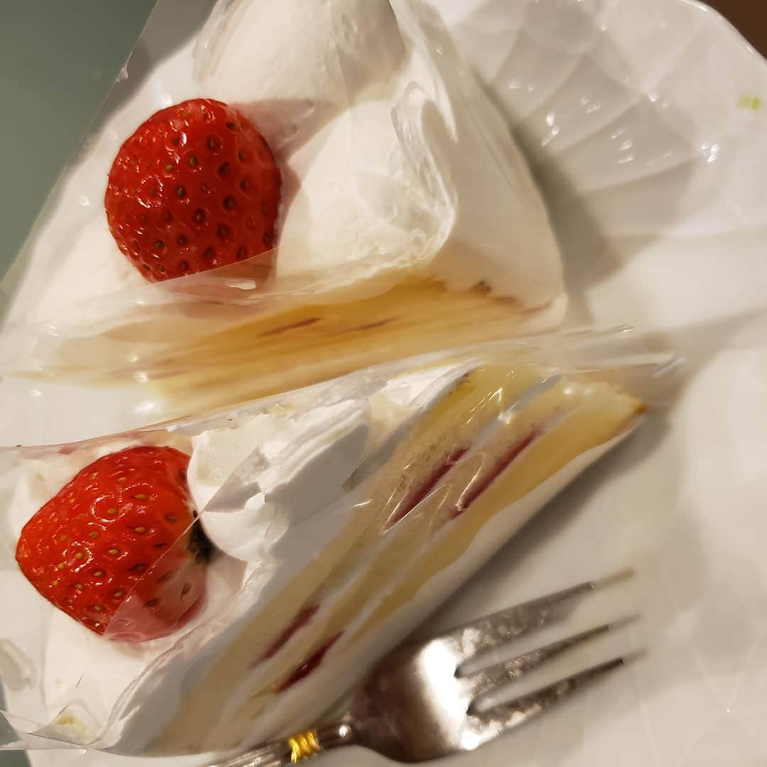 三宅雪子さんのインスタグラム写真 - (三宅雪子Instagram)「今日は、珍しくケーキ🍰」12月24日 23時46分 - miyake_yukiko35