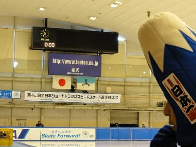 神長汐音さんのインスタグラム写真 - (神長汐音Instagram)「【全日本選手権】 500m3位 1000m1位 1500m1位 3000m6位  総合2位 会社の皆さんの応援が力になると改めて思った試合でした。 優勝カップは来シーズンになってしまいましたが、ワールドカップで活躍出来るようにまた練習頑張ります。 そして自分だけでなく、日本チームが強くなれるようにみんなで頑張りましょう！！！！！！ #ショートトラック#全日空商事 #藤二誠  #応援歌#とても#ホーム感あって#頑張れました☺️」12月24日 23時48分 - shione.kaminaga