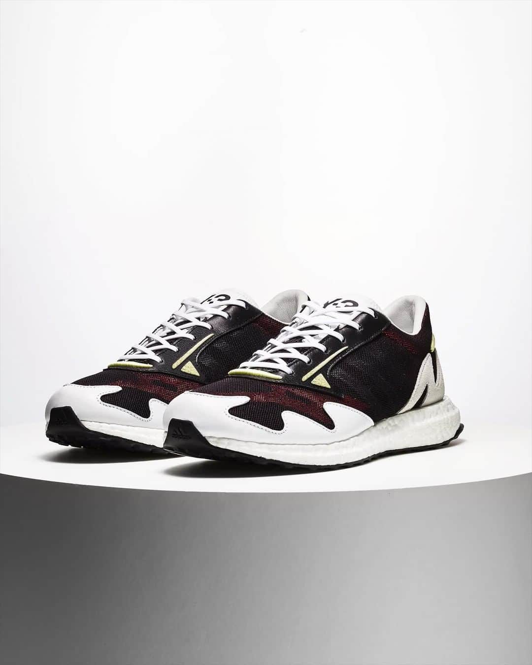 ワイスリーのインスタグラム：「Y-3 RHISU RUN. Y-3 Spring/Summer 2020. --- #adidas #Y3 #YohjiYamamoto  Discover the collection at Y-3.com」