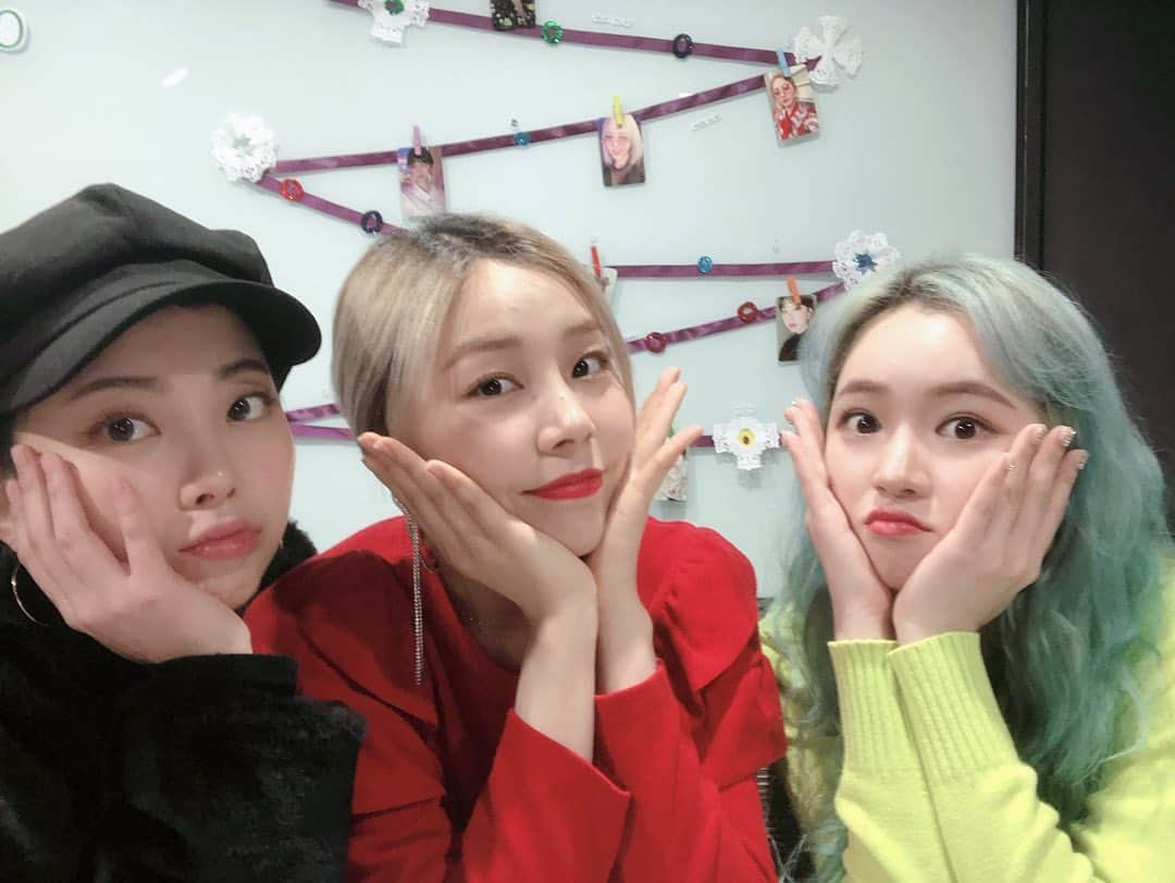 Ladies' Codeのインスタグラム：「⠀ [#레이디스코드] Merry Christmas, LAVELY🎄 'THE LAST HOLIDAY'와 함께 즐거운 크리스마스 보내세요❤ ⠀ Please listen to our song, 'THE LAST HOLIDAY'🎄 Have a happy Christmas everybody❤ ⠀ #LADIESCODE #THE_LAST_HOLIDAY」