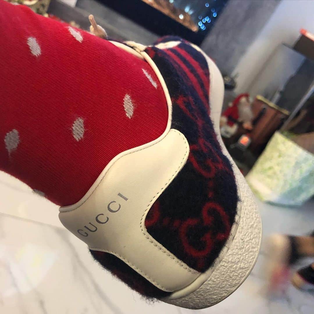 マリオムスカリエッロさんのインスタグラム写真 - (マリオムスカリエッロInstagram)「.com 🇺🇸: it's not Christmas if you don't wear something red.  The traditions are the essence of who we are. Merry Christmas. - - - 🇮🇹: Non é Natale se non indossi qualcosa di rosso. Le tradizioni sono ciò che noi siamo. Buon Natale. - @chiaralauramuscariello」12月25日 5時25分 - mariomuscariello