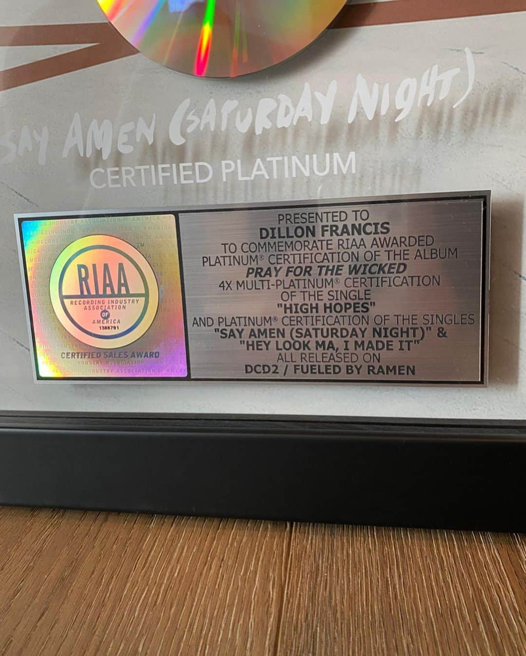 ディロン・フランシスさんのインスタグラム写真 - (ディロン・フランシスInstagram)「Don’t mind me. Just going platinum.」12月25日 5時27分 - dillonfrancis