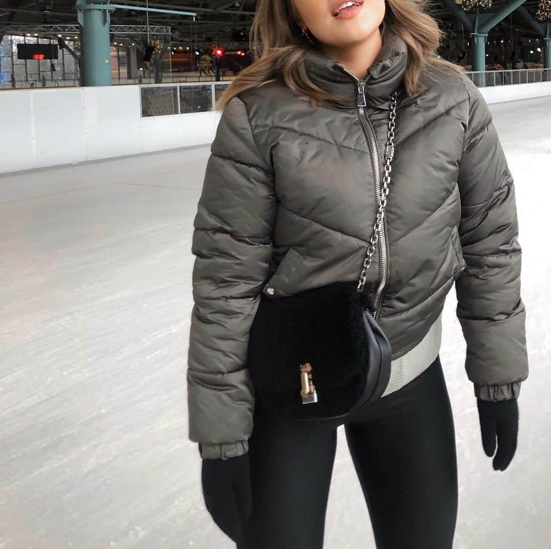 Pleun Bierboomsのインスタグラム：「Ice skating was a succes ❄️」