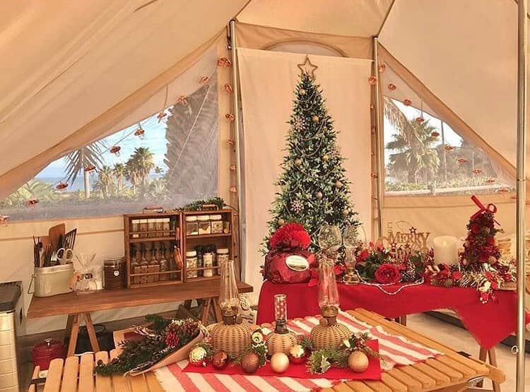 hinata_outdoorさんのインスタグラム写真 - (hinata_outdoorInstagram)「@shizuka_campさんのpic✨﻿⠀⠀⠀⠀⠀⠀⠀⠀ ﻿⠀⠀⠀⠀⠀⠀⠀⠀ テント内がクリスマス仕様でありながら、テント外の南国風景という新鮮さを感じる1枚✨⠀ ⠀⠀⠀⠀﻿⠀⠀⠀⠀⠀⠀⠀⠀ ～🎄クリスマスキャンプの素敵な1枚🎄～⠀⠀⠀﻿⠀⠀⠀⠀⠀⠀⠀⠀ クリスマスキャンプのおしゃれなキッチンテーブルやテントサイトの写真を投稿します🎵⠀⠀⠀⠀⠀⠀⠀⠀ ⠀ ⠀⠀⠀⠀⠀ ⠀⠀⠀⠀⠀⠀⠀⠀⠀﻿⠀⠀⠀⠀⠀⠀⠀⠀ 🌳🌲⛄🌳🌲⛄🌳🌲🌳🌲⛄🌳🌳⠀⠀⠀⠀﻿⠀⠀⠀⠀⠀⠀⠀⠀ ｢#年越しキャンプ2019｣☕1/5(日)まで！☕⠀⠀⠀⠀⠀﻿⠀⠀⠀⠀⠀⠀⠀⠀⠀ #hinataoutdoor #年越しキャンプ2019 の2つをつけて、今年撮ったお気に入りのキャンプ写真を投稿してください♪⠀⠀⠀⠀⠀﻿⠀⠀⠀⠀⠀⠀⠀⠀⠀ 選ばれた画像は、hinataの記事 & 公式インスタグラムにてご紹介します！⠀⠀ ﻿⠀⠀⠀⠀⠀⠀⠀⠀ ⠀⠀⠀⠀⠀⠀⠀⠀﻿⠀⠀⠀⠀⠀⠀⠀⠀ ⛄🌲🌳🌲⛄🌲🌳🌲🌳⛄🌲🌳🌳 ⠀⠀⠀⠀⠀⠀⠀﻿⠀⠀⠀⠀⠀⠀⠀⠀ ⠀⠀⠀⠀⠀⠀⠀⠀⠀⠀⠀⠀⠀⠀⠀⠀⠀⠀﻿⠀⠀⠀⠀⠀⠀⠀⠀ 🚙キャンプや山登りのアウトドア情報はプロフィールのURLから ➡ @hinata_outdoor⠀⠀⠀⠀⠀⠀⠀⠀⠀⠀⠀⠀⠀⠀⠀⠀⠀⠀﻿⠀⠀⠀⠀⠀⠀⠀⠀ ⠀⠀⠀⠀⠀⠀⠀⠀⠀⠀⠀⠀⠀⠀⠀⠀⠀⠀﻿⠀⠀⠀⠀⠀⠀⠀⠀ 🍖美味しそうなキャンプ料理の写真は➡️⠀⠀⠀⠀⠀⠀⠀⠀⠀⠀⠀⠀⠀⠀⠀⠀⠀⠀﻿⠀⠀⠀⠀⠀⠀⠀⠀ @hinata_gohan⠀⠀⠀⠀⠀⠀⠀⠀⠀⠀⠀⠀⠀⠀⠀⠀⠀⠀⠀⠀⠀⠀﻿⠀⠀⠀⠀⠀⠀⠀⠀ ⠀⠀⠀⠀⠀⠀⠀⠀⠀⠀⠀⠀⠀⠀⠀⠀﻿⠀⠀⠀⠀⠀⠀⠀⠀ #キャンプ #アウトドア #キャンプギア #アウトドアギア #キャンプ道具 #キャンプ場 #キャンプインテリア #キャンプ部 #ファミキャン #キャンプ初心者 #キャンプ収納 #キャンプ女子 #ファミリーキャンプ #キッチンテーブル #camp #outdoor  #冬キャンプ #クリスマス #クリスマスキャンプ #ノルディスク #ウトガルド #南国 #コットンテント #christmascamp #年越しキャンプ」12月25日 0時06分 - hinata_outdoor