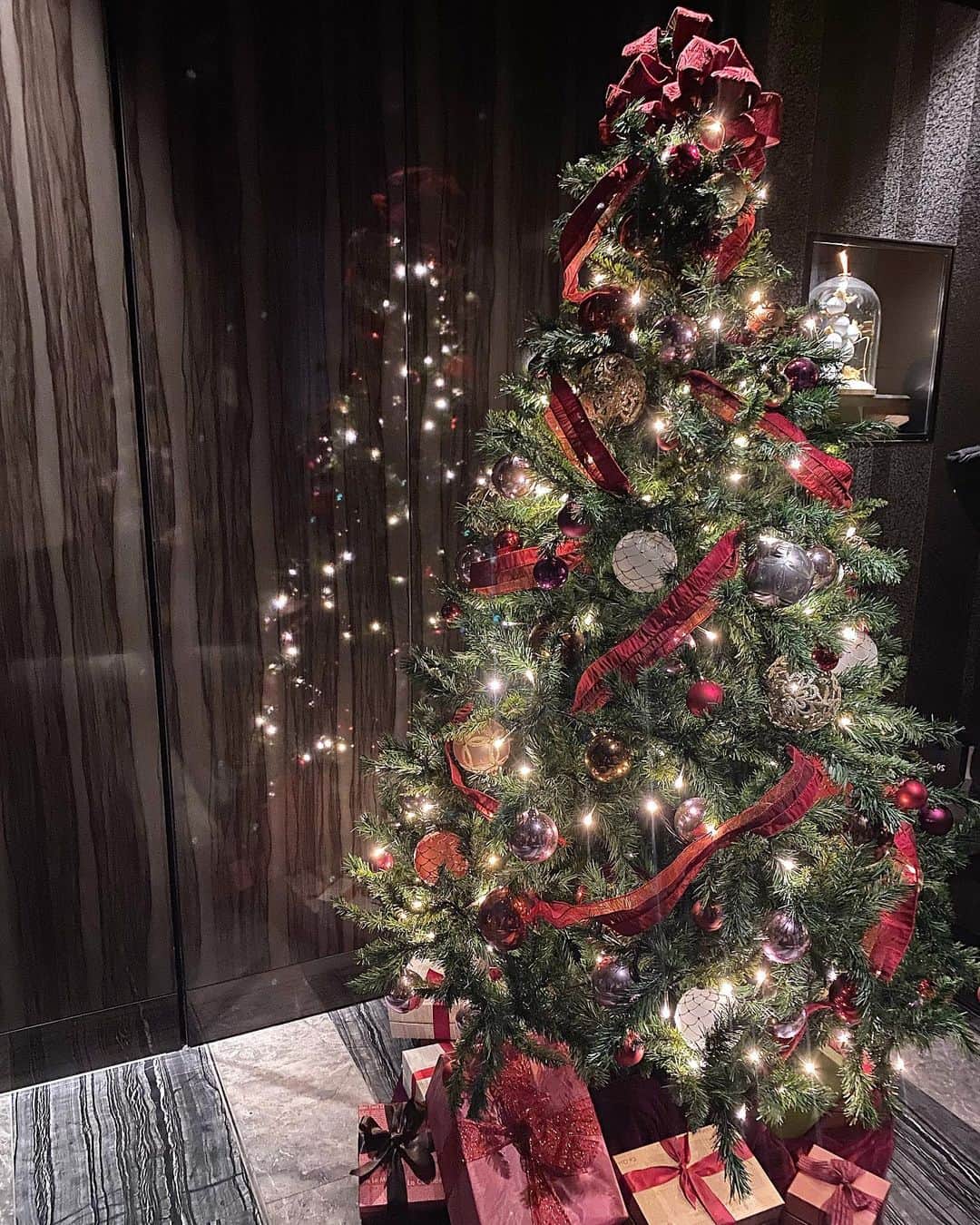 藤後 沙織 とうごさおりさんのインスタグラム写真 - (藤後 沙織 とうごさおりInstagram)「Merry christmas…🎄🎁✨ #gn#mxmas#merrychristmas#merryxmas#christmastree#tree#present#gift#gm#towers#ritzcarlton#ritzcarltontokyo#christmasattheritz#christmasritz#christmasritzcarlton」12月25日 0時19分 - saori_togo