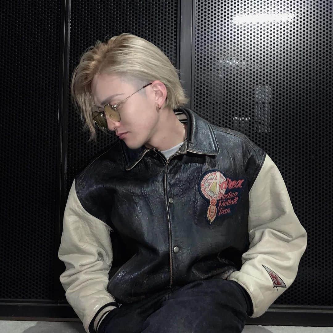 のインスタグラム：「✂︎🧑🏼✂︎ ジロウさんにカットとカラーしてもらった✨ 最高にcoolな仕上がり✨ めちゃくちゃ好評で嬉しい✨  ジロウさんありがとうございました！！これからもよろしくお願いします！  #tokyo #下北沢 #magiyhair #長嶺ジロウ #SOLIDEMO #kazuya」