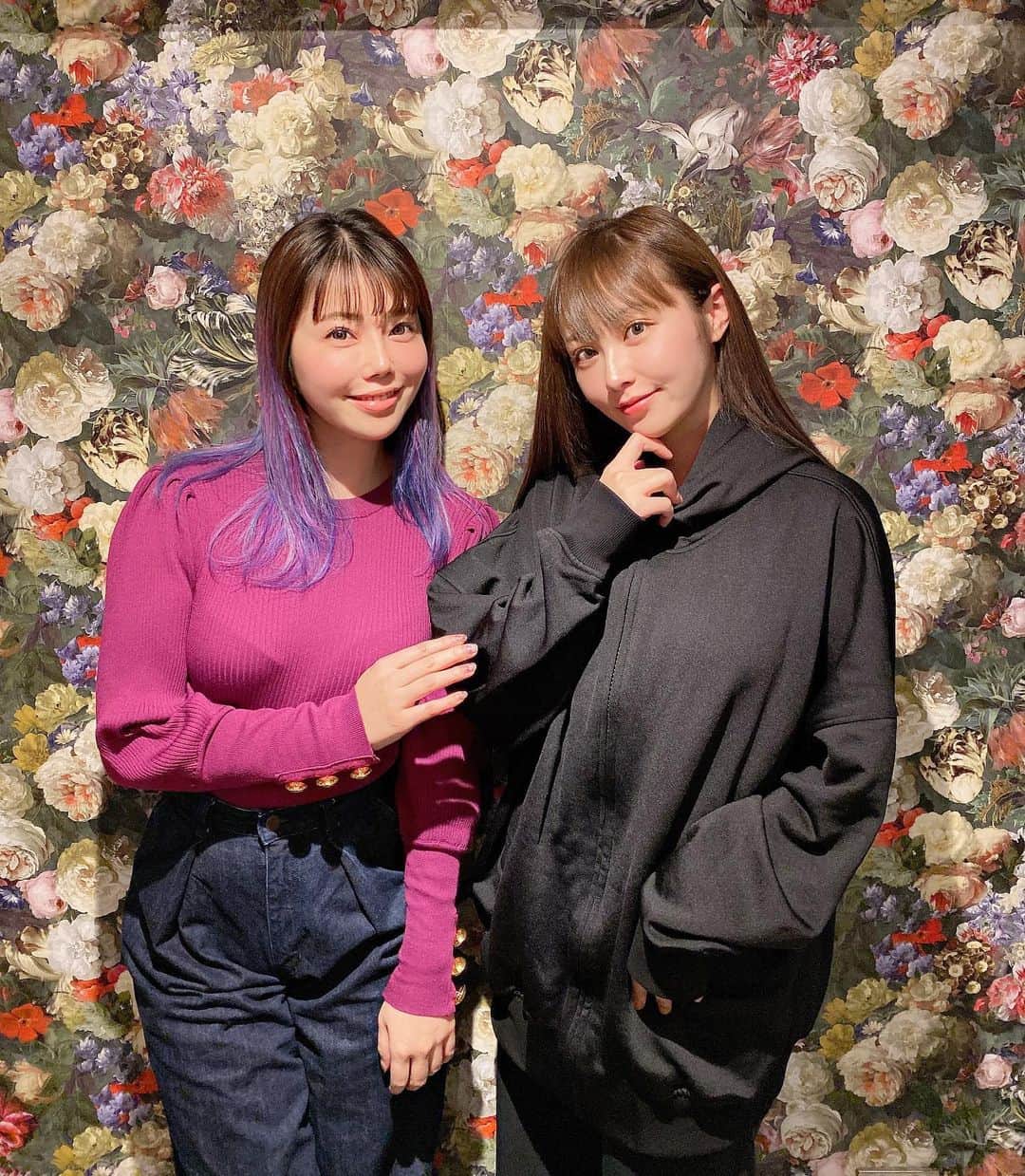 のインスタグラム：「･ 先日、 てんちむちゃんがヘッドスパをしに お店に遊びに来てくれましたっ🧖‍♀️ @super_muchiko ･ ･ 東京美髪研究所のスーパーストーリーズ部長😂の しげみちゃんと一緒に☺️ @shigemipabo ･ ･ しげみちゃんが前回お店に来てくれた時に 撮りだめていた動画を 小出しにストーリーズにあげてくれてるんだけど、 そのストーリーズが面白すぎて面白すぎて😂😂😂 みんなにあの人誰！？って聞かれて 今私の周りの方々から大注目されております笑 ･ ･ @tokyo_bihatsu_lab ☝️お店のインスタのハイライトの欄に shigemiというの作ったので是非😂 ･ ･ うちのお店は2席のお店なので、 お2人同時施術だったら貸切なので、 沢山おしゃべりしながら過ごせたので楽しかったぁ。 ･ てんちむちゃんとは好きなゲームが似ていて、 私がポケモンGOに熱中していた時によく見ていて、 コンプした時もコメントとかさせてもらったり☺️ ･ 若いのにしっかり者で可愛くてなんかいいねー🤤🤤🤤タイプ。 ･ 3人での新年会楽しみにしてます☺️」