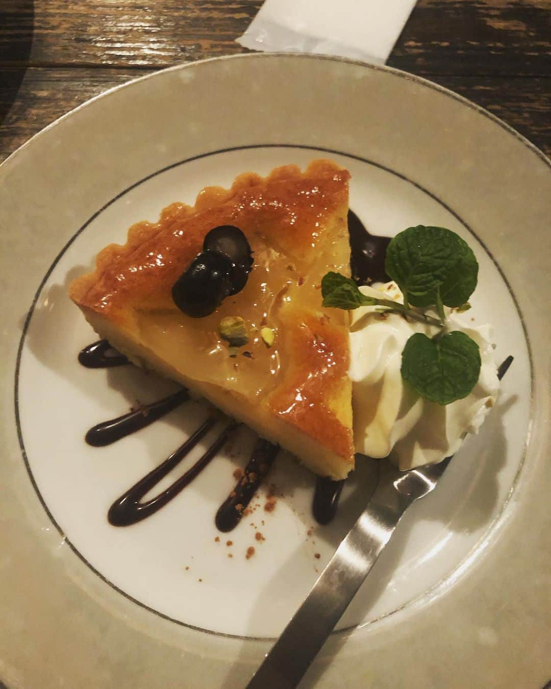武井優心のインスタグラム：「メリークリスマス🎅  洋梨のケーキ頼んだら今日の武井と同じ色味のものが出てきたよ🍐」