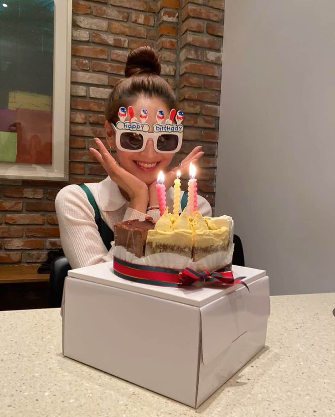 キム・ジェギョン さんのインスタグラム写真 - (キム・ジェギョン Instagram)「덕분에 아주 행복한 생일이었어요!:-) 다들 메리크리스마스보내요!!!🎄」12月25日 0時49分 - _kimjaekyung_