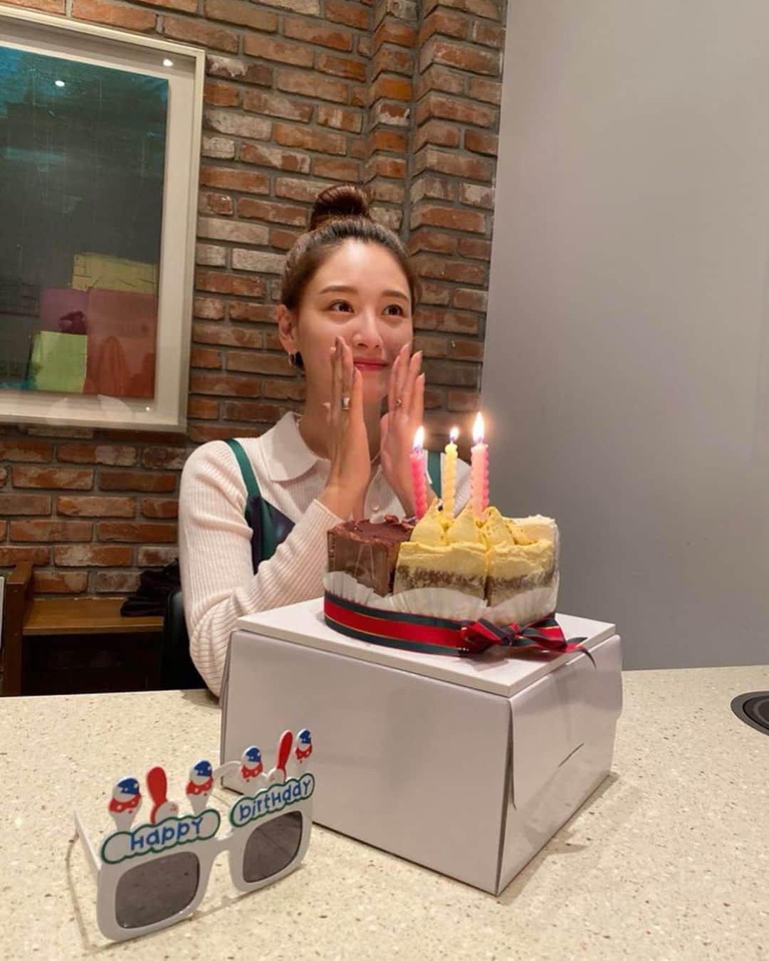 キム・ジェギョン さんのインスタグラム写真 - (キム・ジェギョン Instagram)「덕분에 아주 행복한 생일이었어요!:-) 다들 메리크리스마스보내요!!!🎄」12月25日 0時49分 - _kimjaekyung_