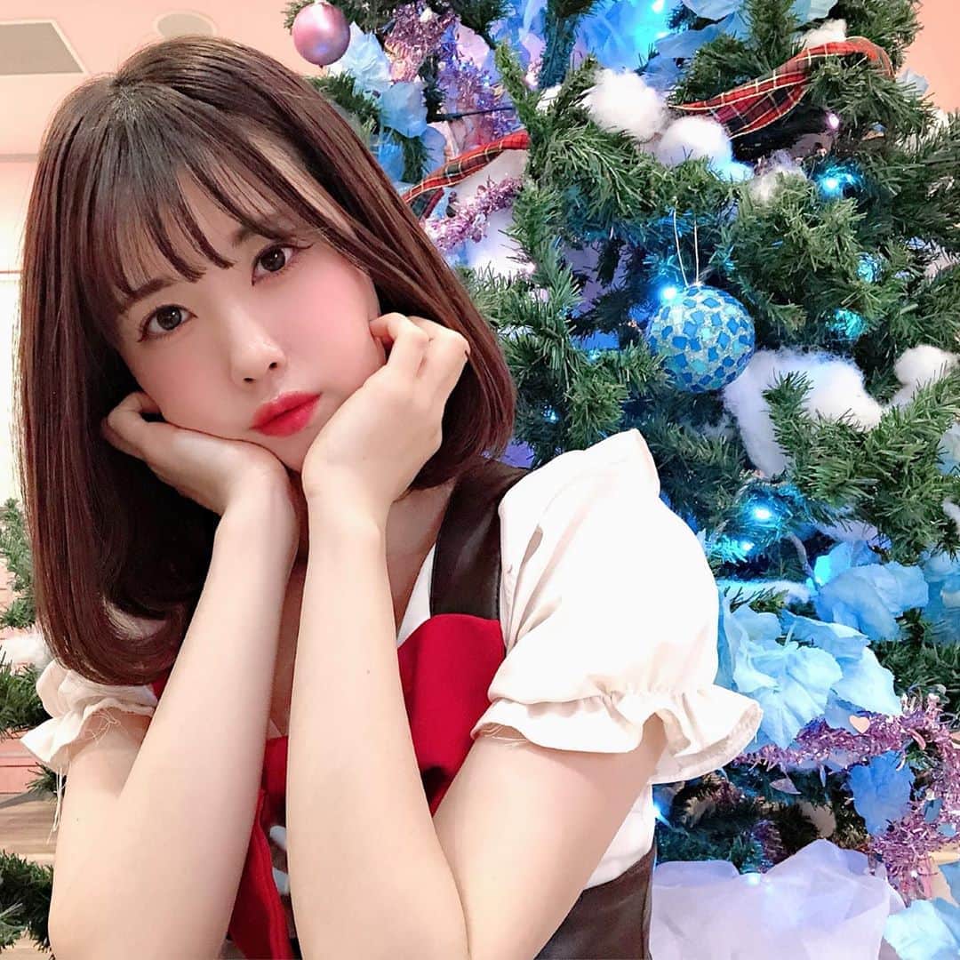 神谷るなのインスタグラム：「メリークリスマス🎁  #クリスマス　#コンカフェ  #名古屋　#クリスマスツリー #メイドカフェ　#christmas #follow #いいね」
