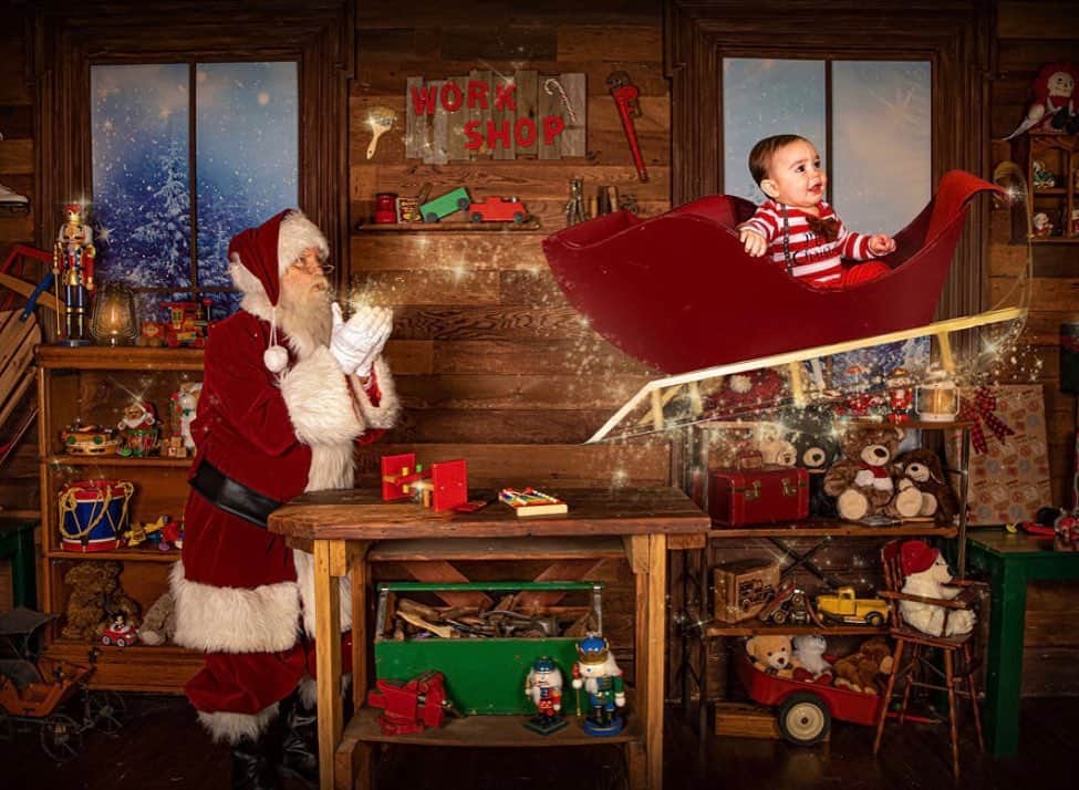 ディーナ・ニコール・コルテーゼのインスタグラム：「Guys I’m at the North Pole with CJ getting him ready for tonight! Santa asked him to help deliver presents! So if your leaving cookies out for Santa tonight don’t forget to leave some for little C also 🎅🏽 Merry Christmas Eve everyone ! 📸: @magicalencounters #firstchristmas」
