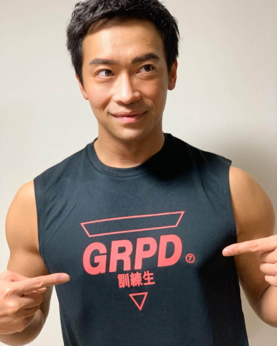 JUNYAのインスタグラム：「お気に入りのトレーニングウェアがまた増えた☺️ @grpd_wear  #mensfashionreport #mensfashion  #mensstyle #mensfitness #fitness #gym #exircise #singersongwriter #musician #singer #mensmodel #menswear #mensapparel #mensclothing #ジム #筋トレ #筋肉 #menshair #mensfitness #歌手 #シンガー #fashion #styles #muscle #マッチョ #hairstyle  #physique」
