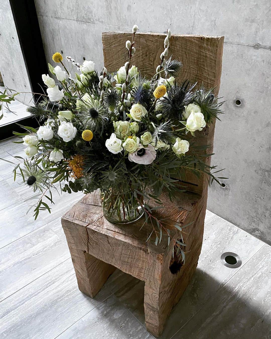 マリア・シャラポワのインスタグラム：「Christmas Eve’s wild flower arrangement 🍂」