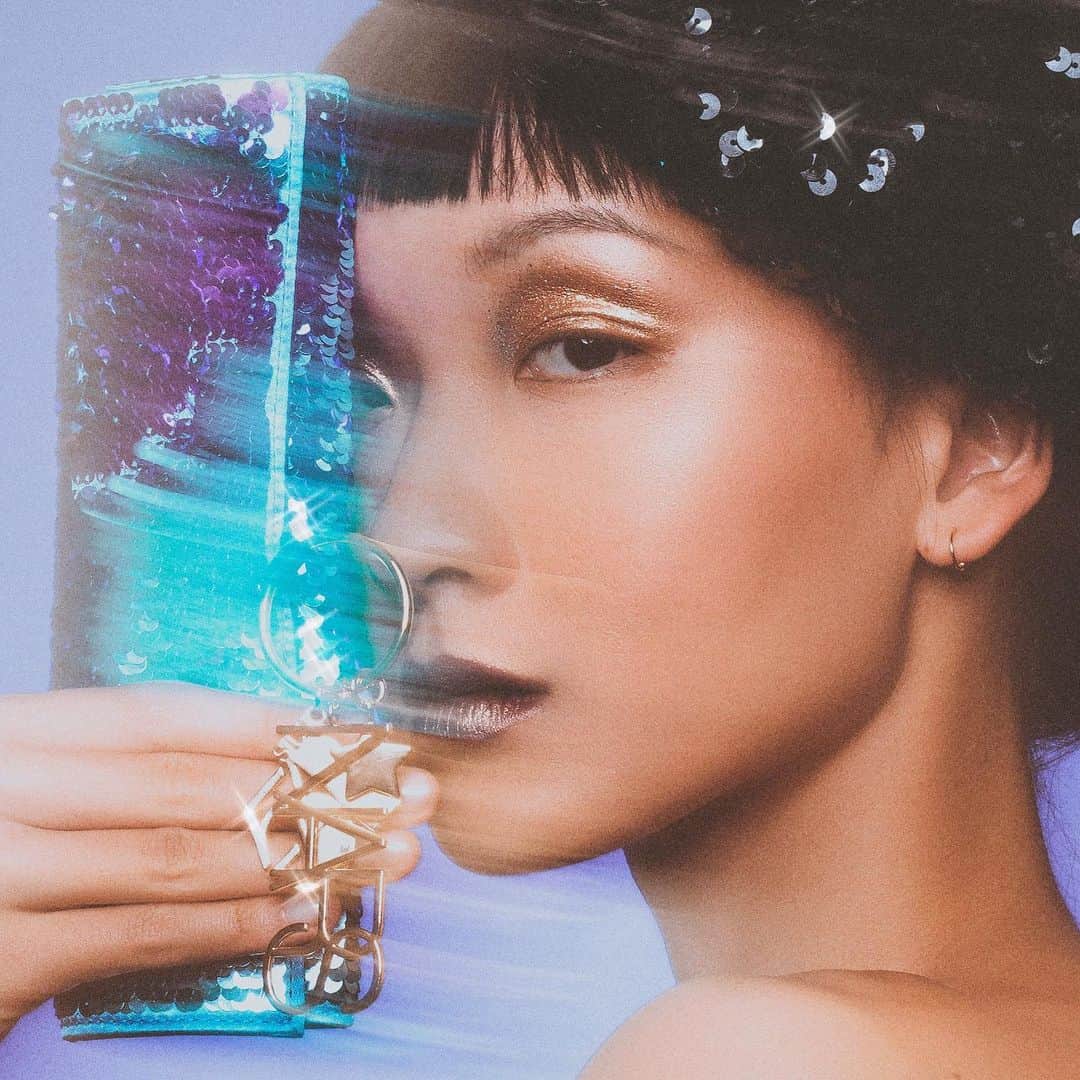 NARSさんのインスタグラム写真 - (NARSInstagram)「Let’s get glitzed. #HolidayBeat by @clay_reid using Inferno Eyeshadow Palette, Hustle Cheek Palette and Disco Dust Lipstick in Debbie. Sequin brush roll available with Studio 54 Brush Set.  Model: @wingyofficial Photographer: @jameso.photographer Makeup Assistant: @charlottefitzjohnmua Hair: @nataliemealymakeup」12月25日 1時26分 - narsissist