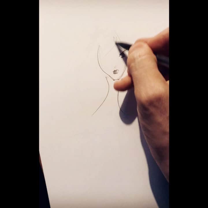 アレクシマビーユのインスタグラム：「Christmas card Drawing  @alexismabille #merrychristmas #christmas #sketch #drawing #croquis #alexismabille #christmascard #noel #artsy #card #alamain #crayon #hands #mygirls #arty」