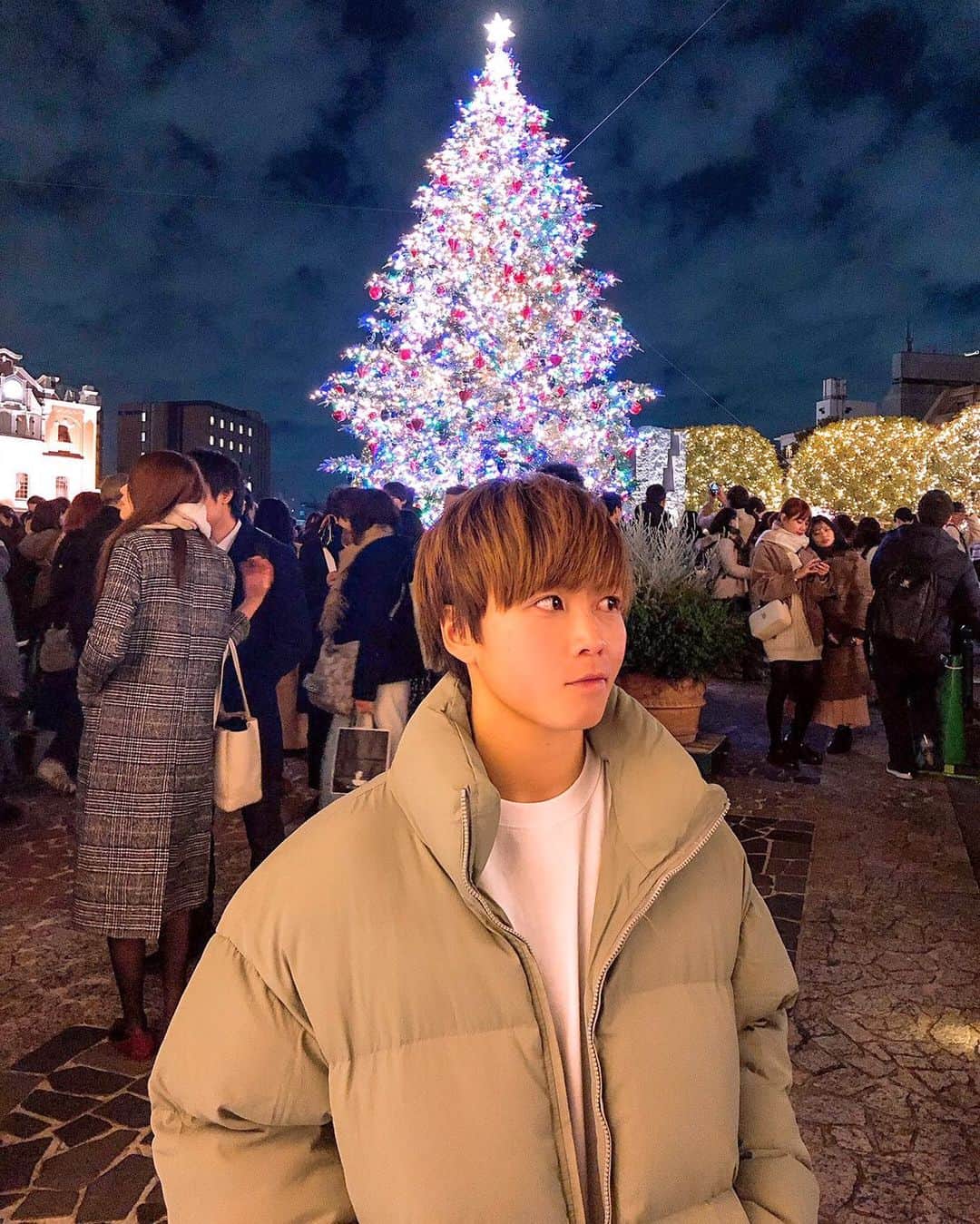 山本摩也のインスタグラム：「. メリークリスマス Feliz navidad  Bo Nadal 🎄✨」