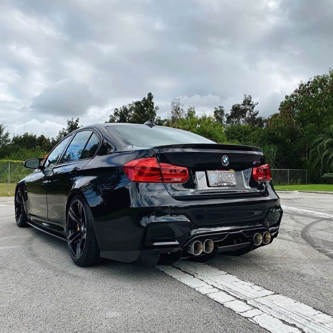 CarsWithoutLimitsさんのインスタグラム写真 - (CarsWithoutLimitsInstagram)「Meisterschaft x F80 M3 by @gthaus  #carswithoutlimits #m3 @blackmamba_kurk」12月25日 1時48分 - carswithoutlimits