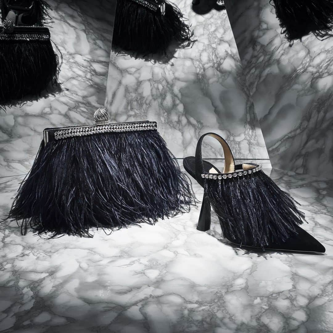 Jimmy Chooさんのインスタグラム写真 - (Jimmy ChooInstagram)「Ostrich feathers, crystal embellishment and a sleek silhouette, the CELESTE clutch and AMBRE slingback heels are classics with personality  #JimmyChoo」12月25日 2時00分 - jimmychoo