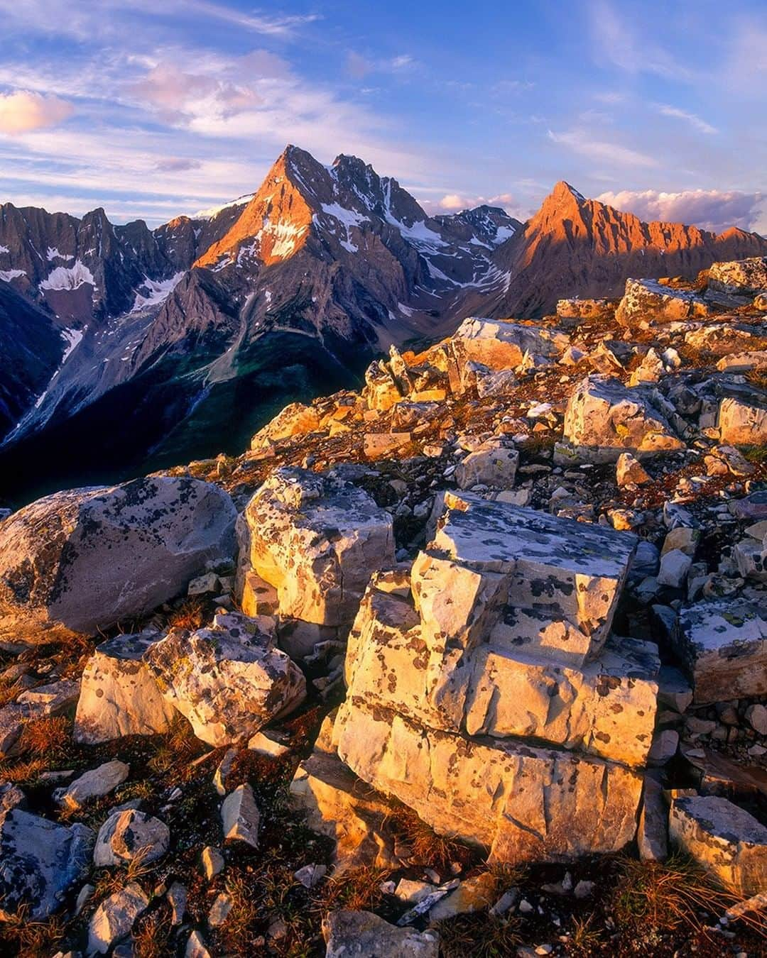 National Geographic Travelさんのインスタグラム写真 - (National Geographic TravelInstagram)「Photo by @stephen_matera | Sunset falls over Karnak Mountain in British Columbia, Canada. The peak is part of the Purcell Mountains, a lesser known but impressive range west of the Canadian Rockies considered to be a sub-range of the Columbia Mountains. Follow me @stephen_matera for more images like this from British Columbia and around the world. #purcellmountains #glacier #wilderness」12月25日 2時06分 - natgeotravel