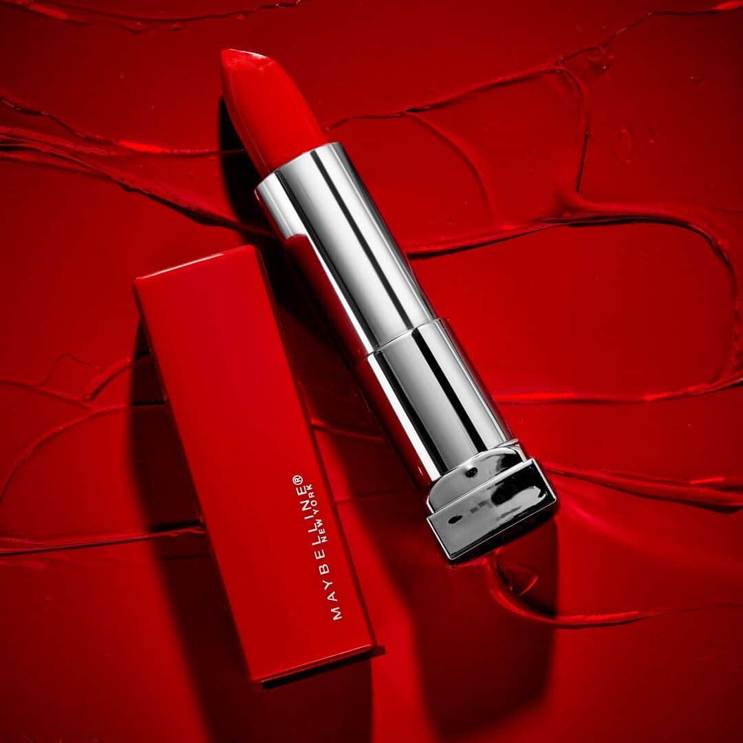 Maybelline New Yorkさんのインスタグラム写真 - (Maybelline New YorkInstagram)「We’re feeling festive so this #christmaseve we’re rockin’ our #madeforall lipstick in ‘ruby for me’! Drop a💄 emoji if you love this lip!」12月25日 2時24分 - maybelline