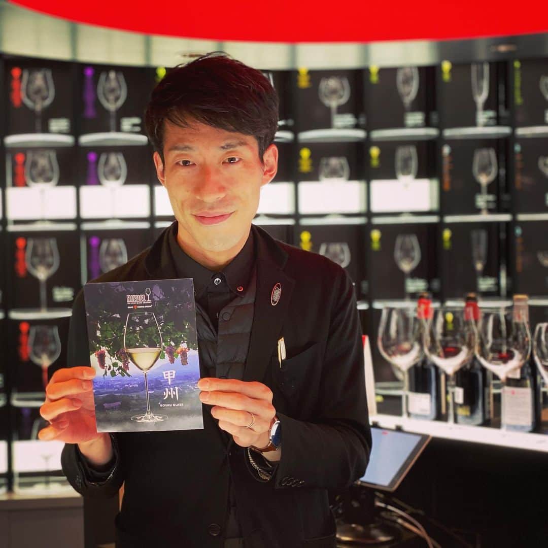 のインスタグラム：「リーデル銀座店の菅沼さんと、オンラインサロン「ひぐち君の日本ワイン会」の打ち合わせ🍷 #riedel  #ginza #tokyo  #ひぐち君の日本ワイン会  https://lounge.dmm.com/detail/1486/ #オンラインサロン #wine #vin #vino #winetime #winelover  #instawine #wineexpert」