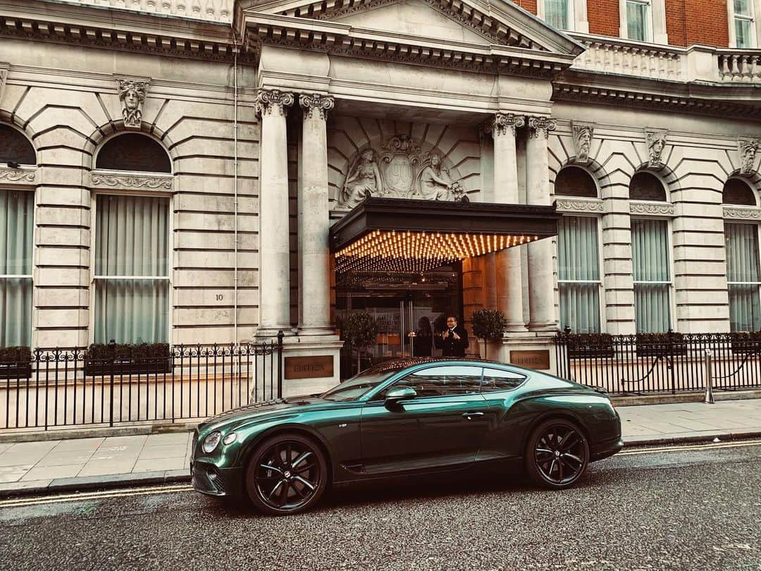 トム・フェルトンさんのインスタグラム写真 - (トム・フェルトンInstagram)「My home away from home & the car i’d love to own @bentleymotors」12月25日 2時59分 - t22felton