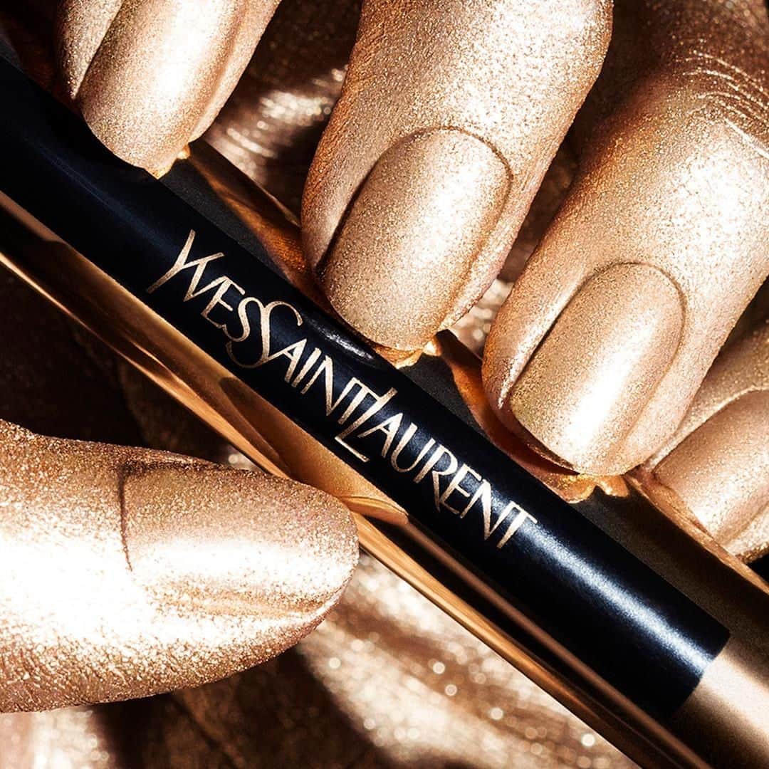 Yves Saint Laurent Beautyさんのインスタグラム写真 - (Yves Saint Laurent BeautyInstagram)「A wand of gold… it’s hard not to want this. She’s going to grab it herself... who needs a wish list? TOUCHE ECLAT HIGH COVER in N°2 IVORY #yslbeauty #toucheeclat #highcover #illuminator #concealer」12月25日 2時59分 - yslbeauty