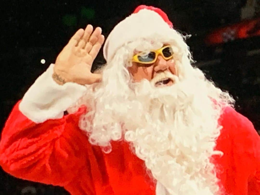 ハルク・ホーガンさんのインスタグラム写真 - (ハルク・ホーガンInstagram)「Ho ho ho Merry Christmas use code Christmas15 hogansbeachshop.com @hulkhogan  #WWE  #hogansbeachshop」12月25日 3時03分 - hulkhogan