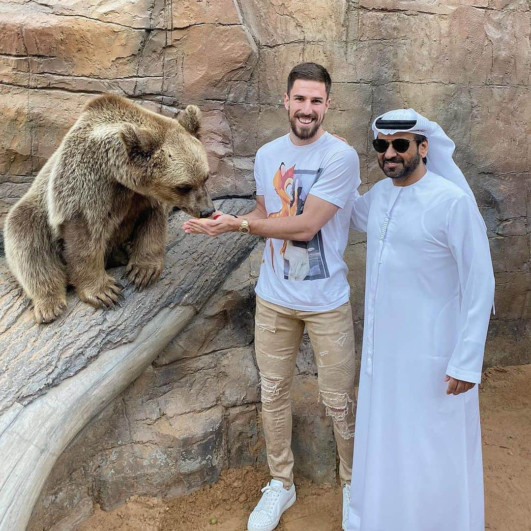 ミロシュ・デゲネクさんのインスタグラム写真 - (ミロシュ・デゲネクInstagram)「Great experience and a great day today with @sb_belhasa  pleasure to meet you, thank you for having us in your home.  Massive thanks to @sccvip @nabilo86 💥💥🌪」12月25日 3時10分 - milosdegenek