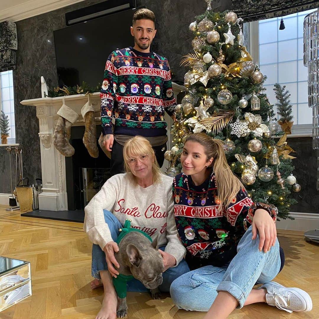マヌエル・ランシニのインスタグラム：「Les deseo una gran noche buena y una muy linda navidad !! Merry Christmas 🎄」