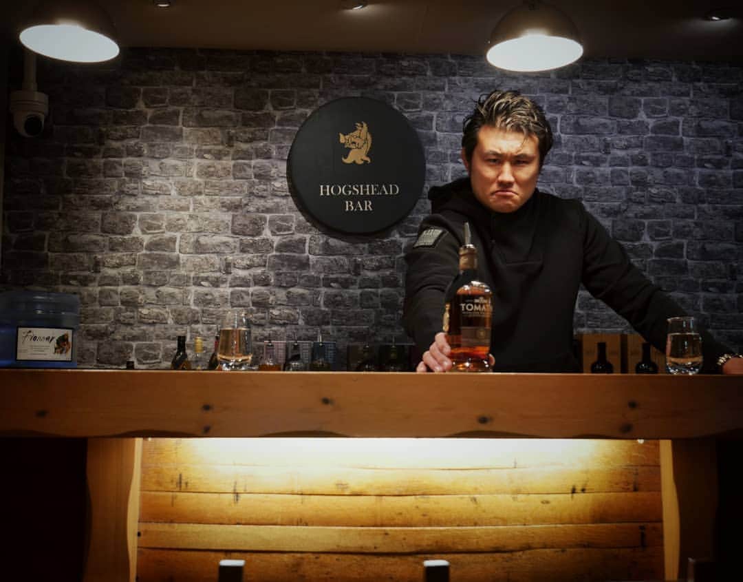 真壁伸弥さんのインスタグラム写真 - (真壁伸弥Instagram)「#tomatin  #whisky #宝酒造 #Makaway  トマーティンは日本の企業が初めてオーナーとなった蒸溜所だけあって、すごくフレンドリー。 普段は入れないとこ沢山見て、新鮮。勉強。 ラグビーも大好き(笑)」12月25日 3時32分 - makaberian5