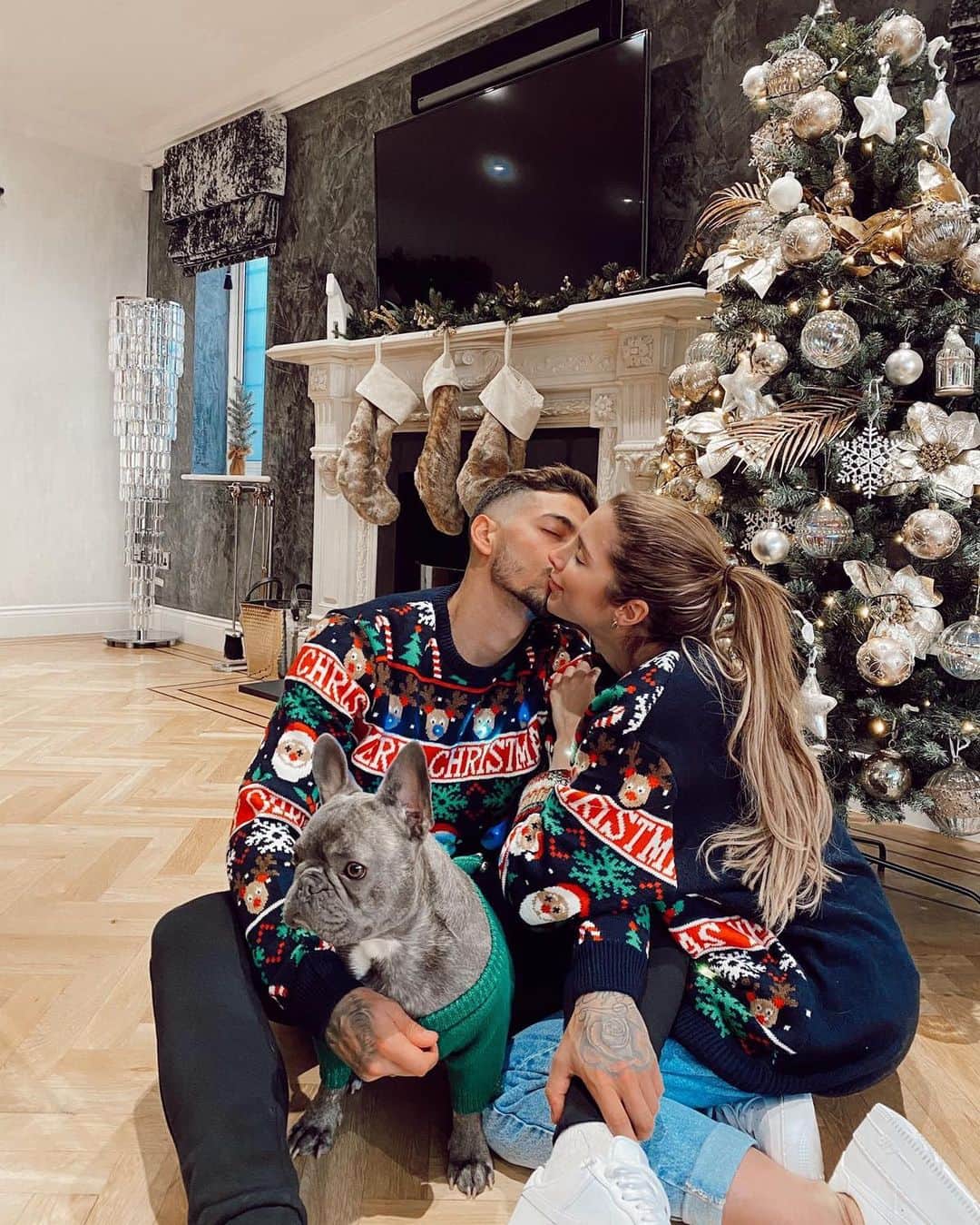 マヌエル・ランシニのインスタグラム：「Merry Christmas 🎄💫」
