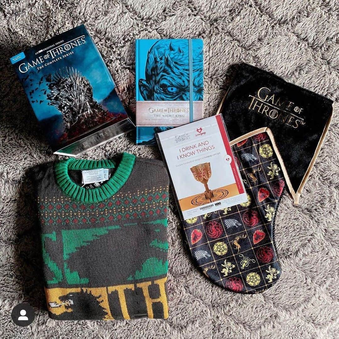 ピーター・ディンクレイジのインスタグラム：「Thank you @hbo for all the Christmas gifts! #GameofThronesHoliday」