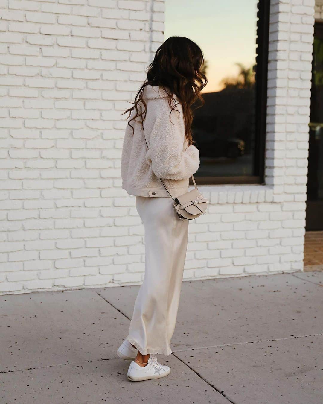 ジュリー・サリニャーナさんのインスタグラム写真 - (ジュリー・サリニャーナInstagram)「Winter white ✨」12月25日 3時43分 - sincerelyjules