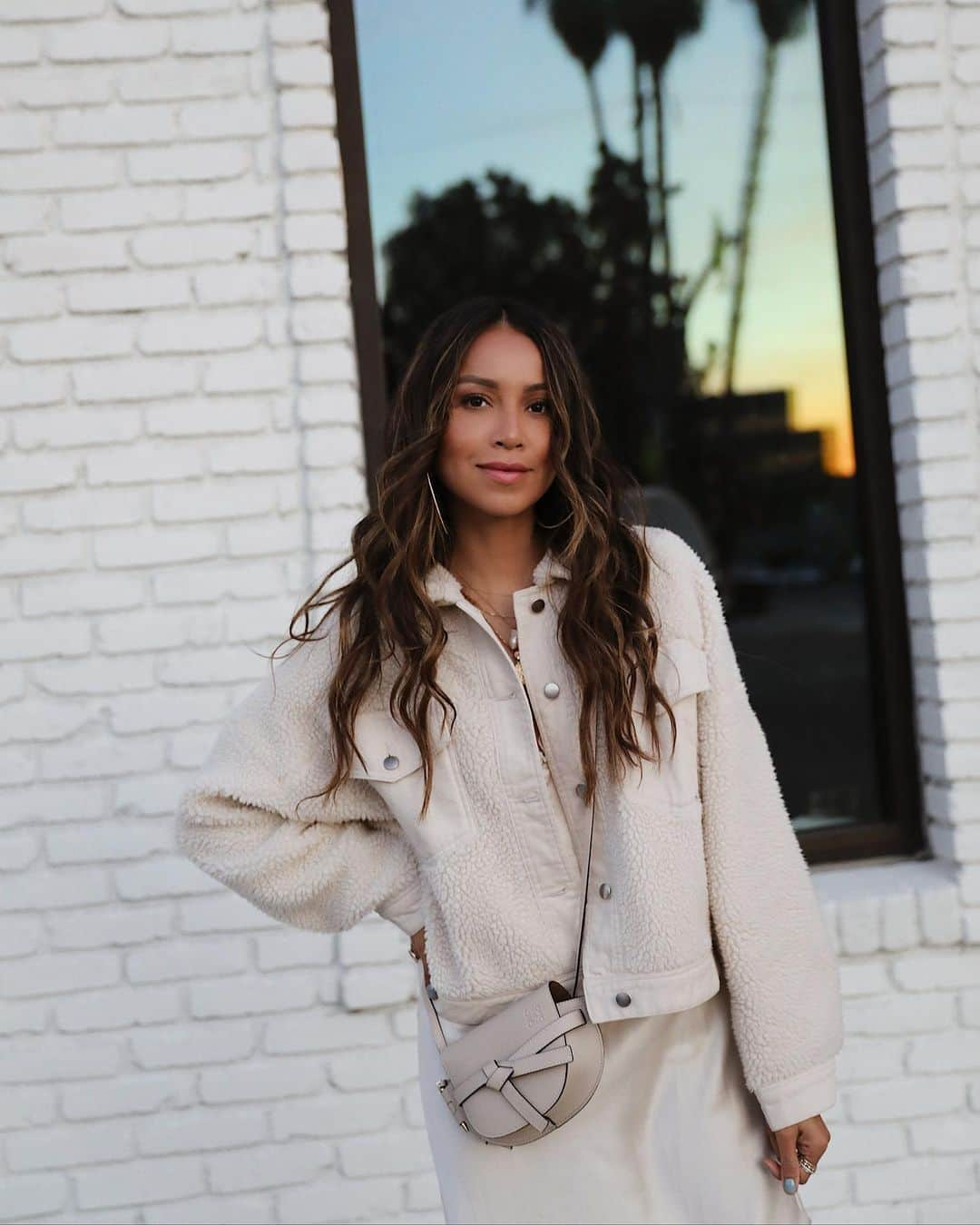 ジュリー・サリニャーナさんのインスタグラム写真 - (ジュリー・サリニャーナInstagram)「Winter white ✨」12月25日 3時43分 - sincerelyjules