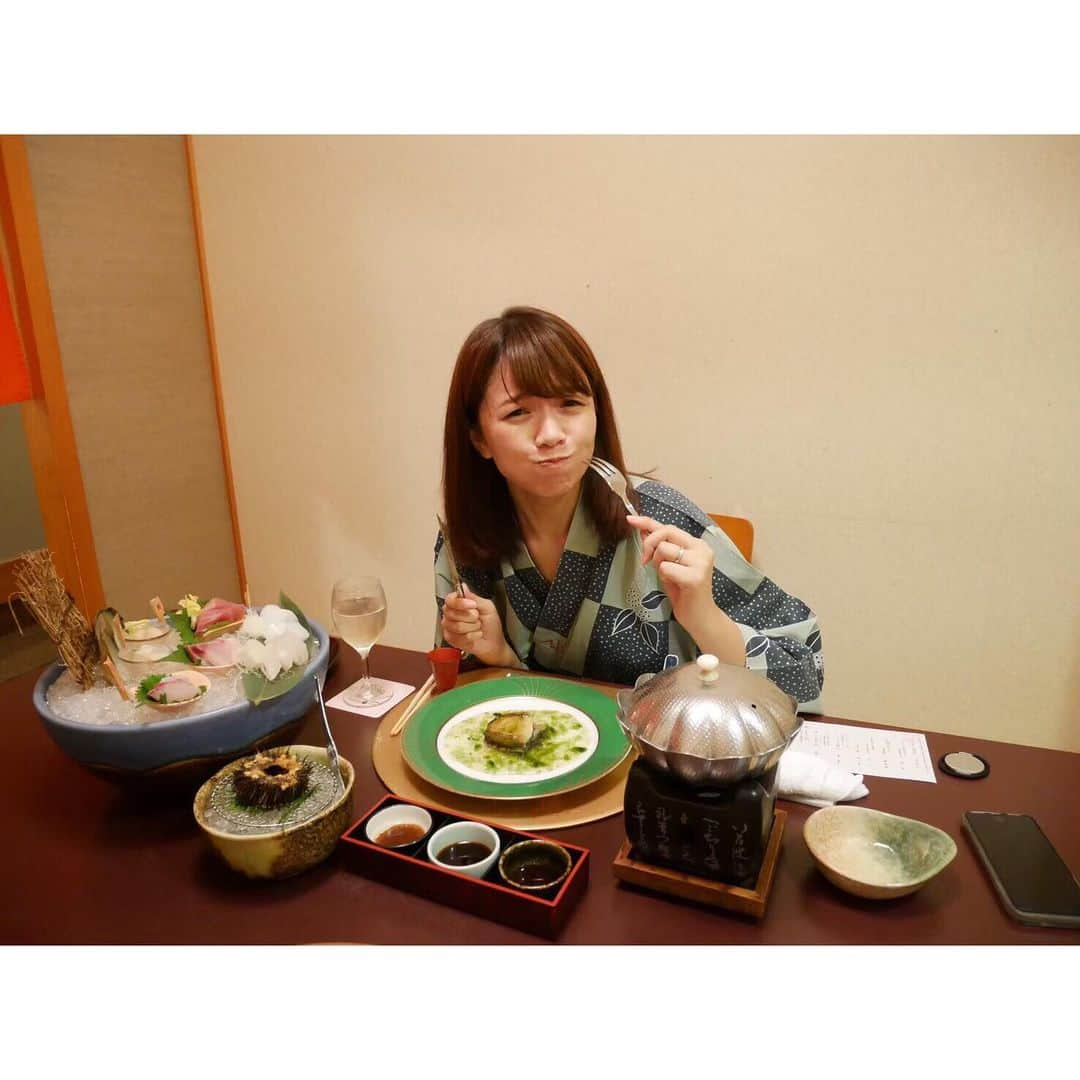 川村茉由さんのインスタグラム写真 - (川村茉由Instagram)「Merry Christmas🎂🎄🎁 今日は美味しいもの 食べに行くっ🍽 だから、その前に トレーニング💪✨ * 前友達と話してたけど、 美味しいもの食べた時の顔と 嫌いなもの食べた時の顔は ほぼ変わらないよね〜🤨 * これは大好きなアワビを 頬張ってるので 美味しい顔です👩{yummy! * 素敵なクリスマスを🎅💕 * #christmas #merrychristmas #happy #love #like #yummy #instagood #follow #me #クリスマス #メリークリスマス」12月25日 13時13分 - mayupi_k