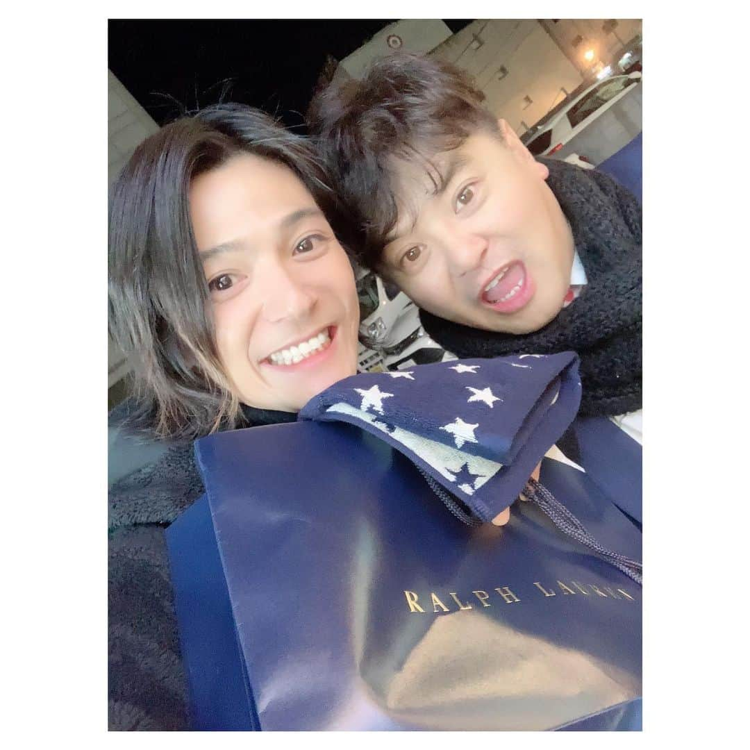 上田堪大さんのインスタグラム写真 - (上田堪大Instagram)「#舞台 #福岡ラプソディ #北九州 #ご来場ありがとうございました  #日経大 #ホリプロ #劇団鹿殺し #西尾さん から#クリスマスプレゼント #バスタオル もらいました。 #ありがとうございます」12月25日 13時18分 - kandai_1021