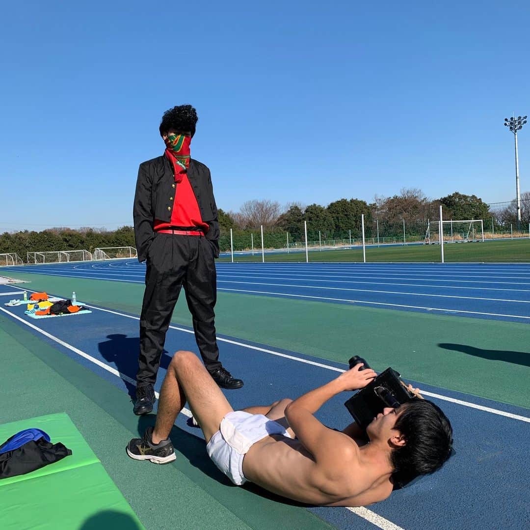 白石黄良々さんのインスタグラム写真 - (白石黄良々Instagram)「毎年恒例の仮装マイルリレー 今年はこれ！ 全裸監督に撮ってもらいました！ #ヤンキー #全裸監督 #ツッパリ」12月25日 13時23分 - shira.kira