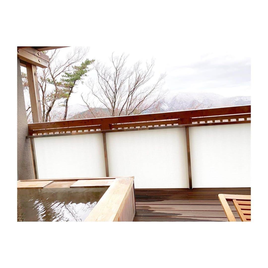 押切もえさんのインスタグラム写真 - (押切もえInstagram)「♨️ 家族で温泉旅。 この冬は夫のご両親も一緒に♪ （うちの両親は仕事で予定合わず💦) 以前からお世話になっている箱根のお宿。 一泊だけどとてもゆっくりできたよ〜。 #hakone #japan #onsen  #強羅公園 #箱根　#台風の時は心配でした #温泉  #大好きなのです」12月25日 13時26分 - moe_oshikiri