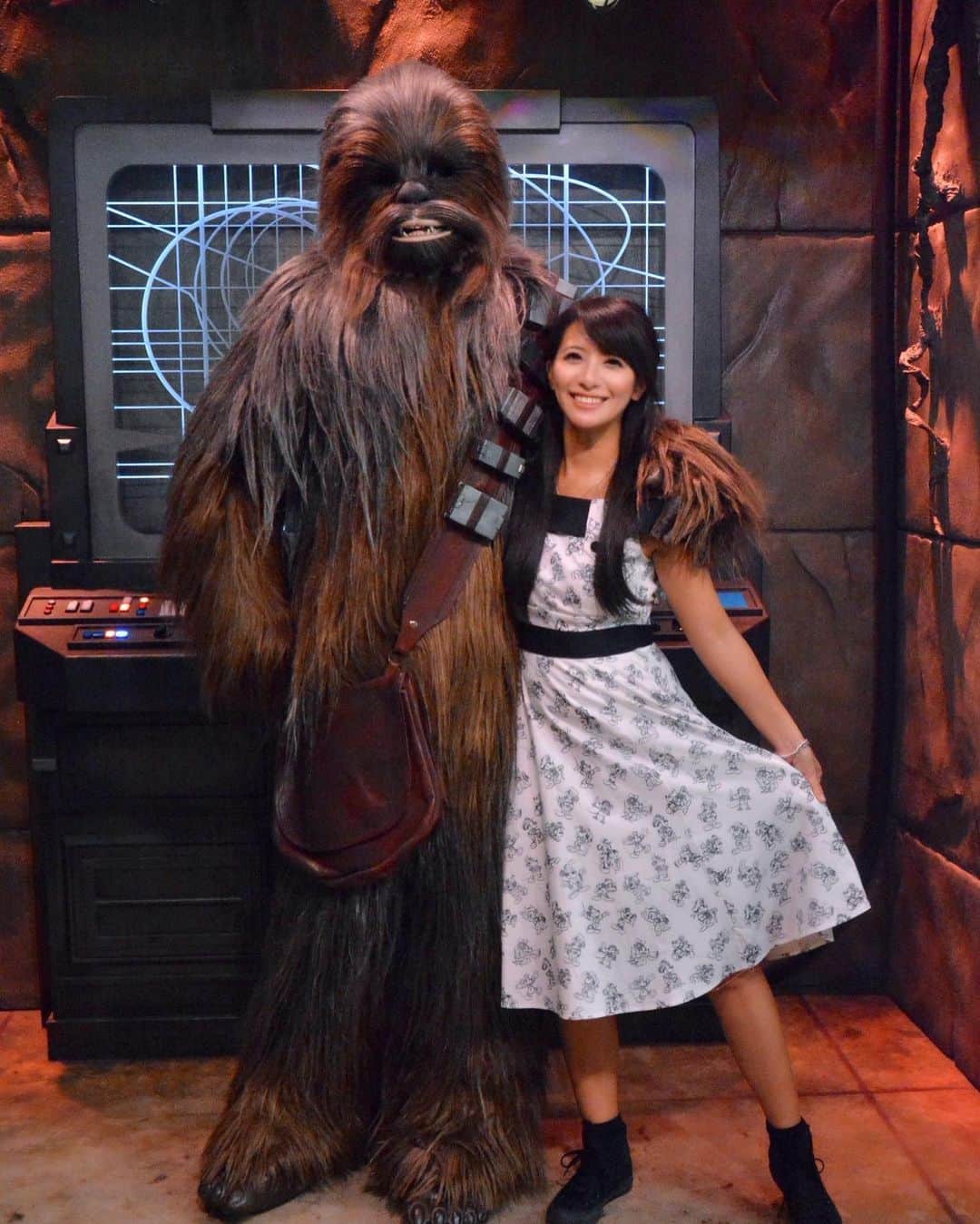 矢部あやのインスタグラム：「201811 4day チューバッカ！ 毎回何言ってるかわからない ・ #disneylandresort #starwars」