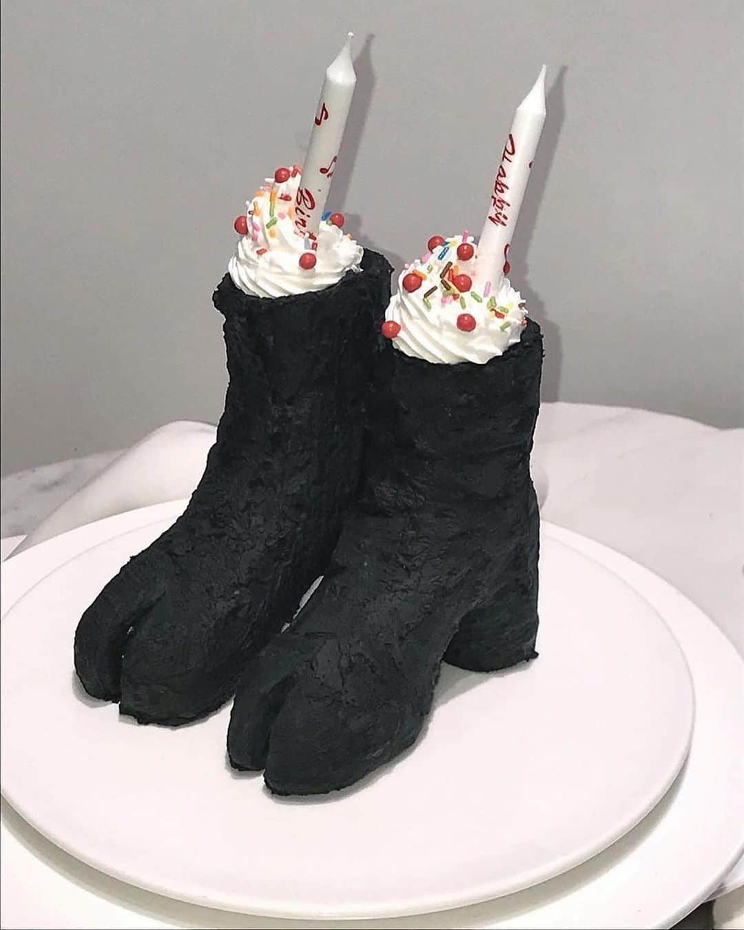 のインスタグラム：「Merry Christmas⛄️🎅🏼🖤👣」