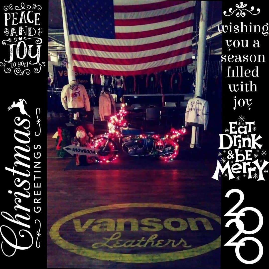 のインスタグラム：「At #vanson we support our rider customers. This year instead of a three @kimvandersleesen decorated a #motorcycle and it turned out beautiful! Nothing better to represent our clients and our passion!  #happyholidays #merrychristmas #grateful #piece #love #santa #riders #leathers」