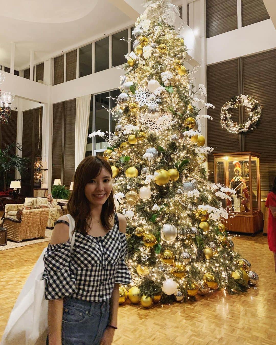 金子栞のインスタグラム：「Merry Christmas 🎄  クリスマスは旅行の荷解きをして、溜まりに溜まった洗濯や部屋のお掃除を☺️ .  皆さん素敵なクリスマスをお過ごし下さい✨  #カハラホテル#クリスマス」