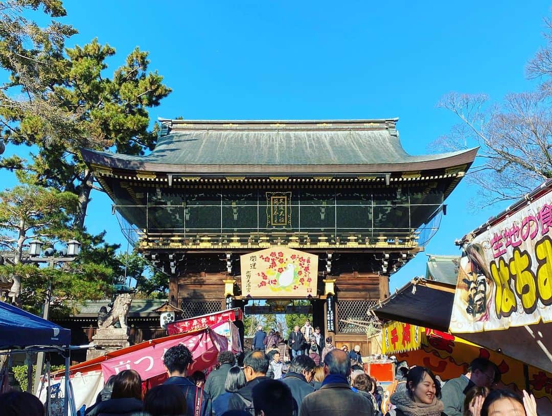 小川麻琴さんのインスタグラム写真 - (小川麻琴Instagram)「北野天満宮。 たまたま今日が月に一度の「天神さんの日」らしく、露天が沢山並んでいて、人もいっぱいで、凄い賑わいでした✨⛩✨ #北野天満宮  #天神さんの日」12月25日 14時07分 - 1029_makoto
