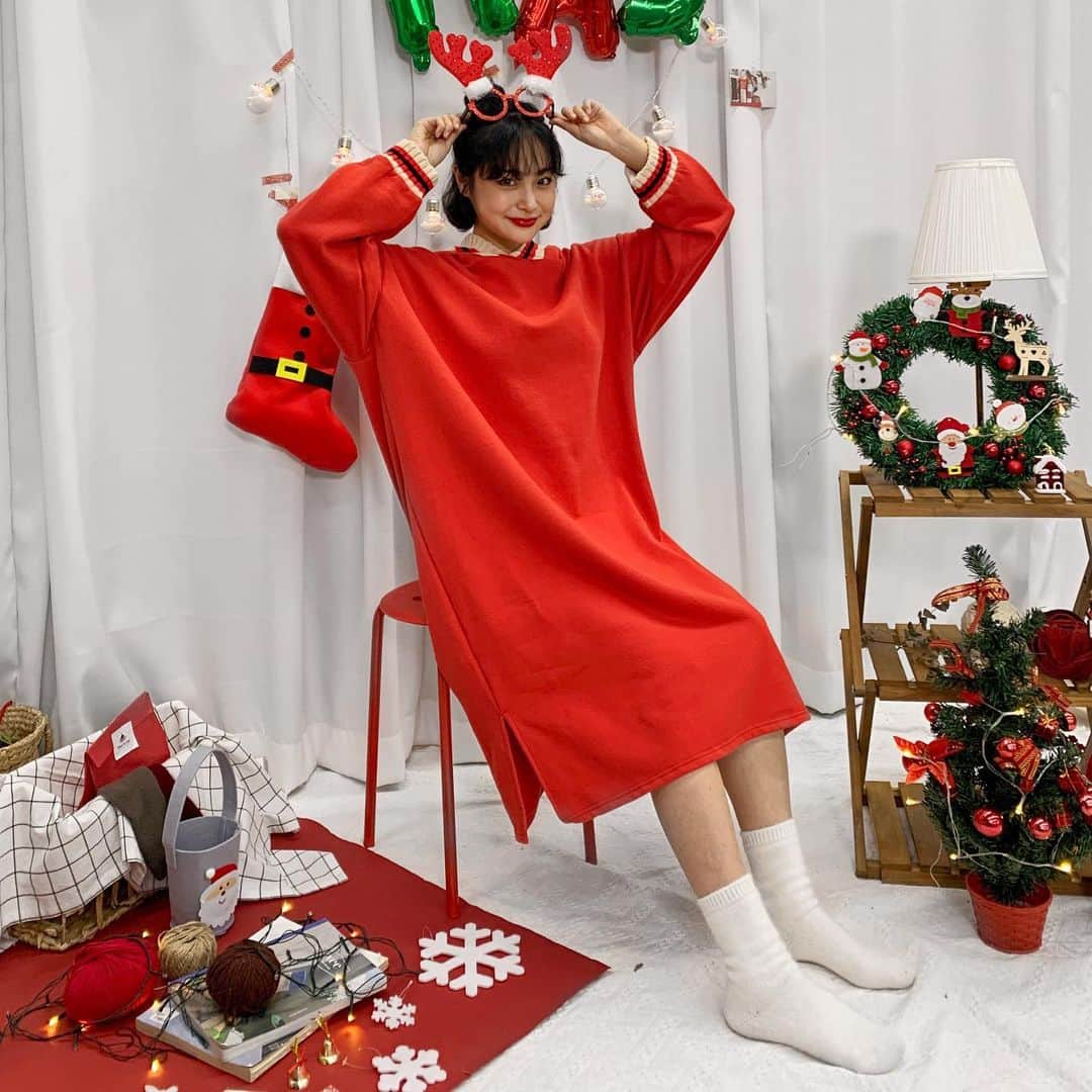 HOTPING公式アカウントさんのインスタグラム写真 - (HOTPING公式アカウントInstagram)「Merry Christmas🌲🎅🎁 サンタさんのように真っ赤な スウェットワンピ✨ みなさん、ステキなクリスマスを お過ごしください❤️ − #クリスマス#xmas#カジュアル#ワンピース#ホリデー#韓国好きな人と繋がりたい」12月25日 14時15分 - hotping_japan
