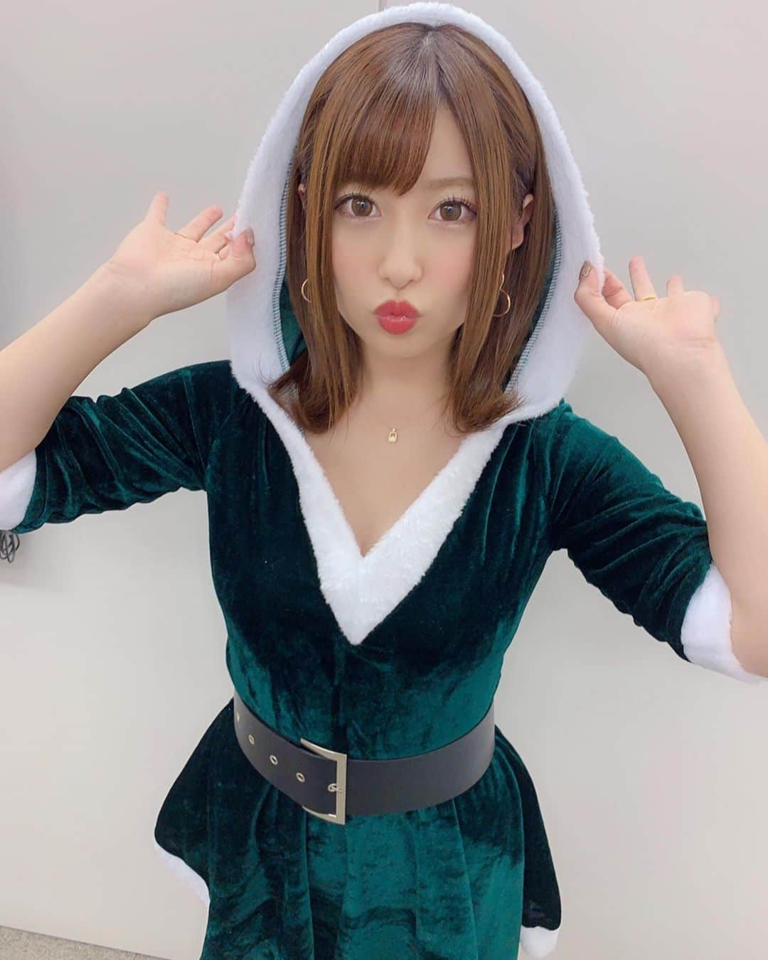 成瀬心美さんのインスタグラム写真 - (成瀬心美Instagram)「🎄 . . Merry Christmas✨ . . #red #or #green #merrychristmas #christmas #2019 #サンタコス #🎅 #🤶」12月25日 14時29分 - coco3ndazo