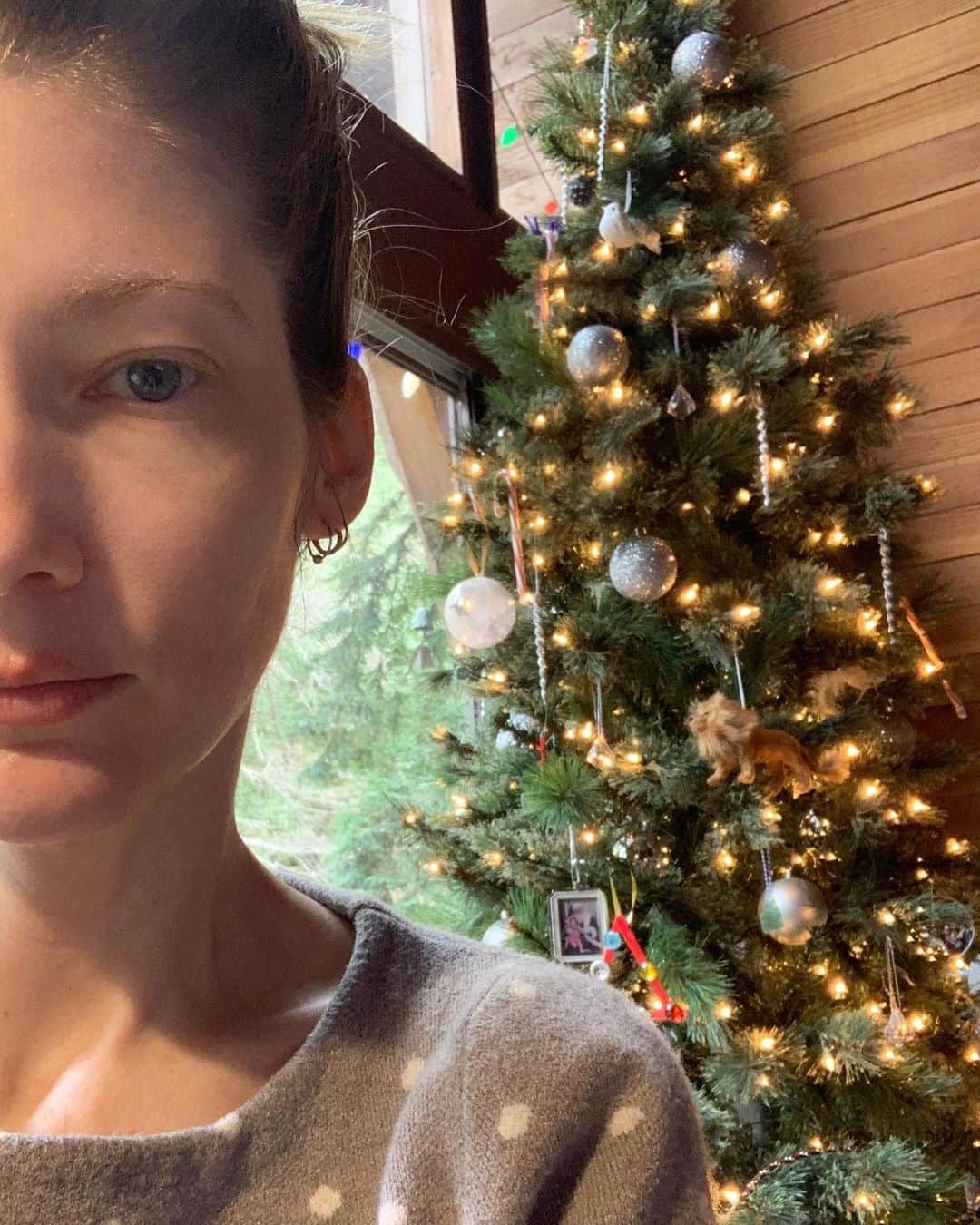 マンディクーンのインスタグラム：「been in sweatpants for the past four days, hbu? ✨」