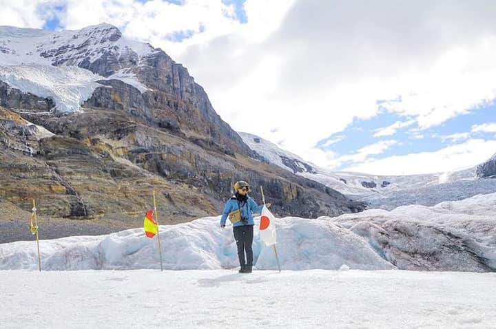 #JTBで旅したいのインスタグラム：「おはようございます😊 . ****#JTBで旅したい 投稿をご紹介**** 📷@oai03さん 📍Columbia Icefield 📝秋の写真から投稿してなかったから 今年が終わる前に冬っぽい写真を☃️ . . カナダのコロンビア大氷原❄️ . . 日本の国旗もあった🇯🇵💕 とにかく寒かったけど 氷河の上に立てて感動 ********************************* 雄大な自然を一望できるここから見た景色は まさしく絶景ですね✨ 素敵なご投稿ありがとうございました！ ********************************* #JTBで旅したい 投稿キャンペーン実施中！ 皆様の投稿お待ちしております✨ 詳しくはプロフィールURLへ👆  #jtbで旅したい #旅好きと繋がりたい #夏休み #travel #旅行」