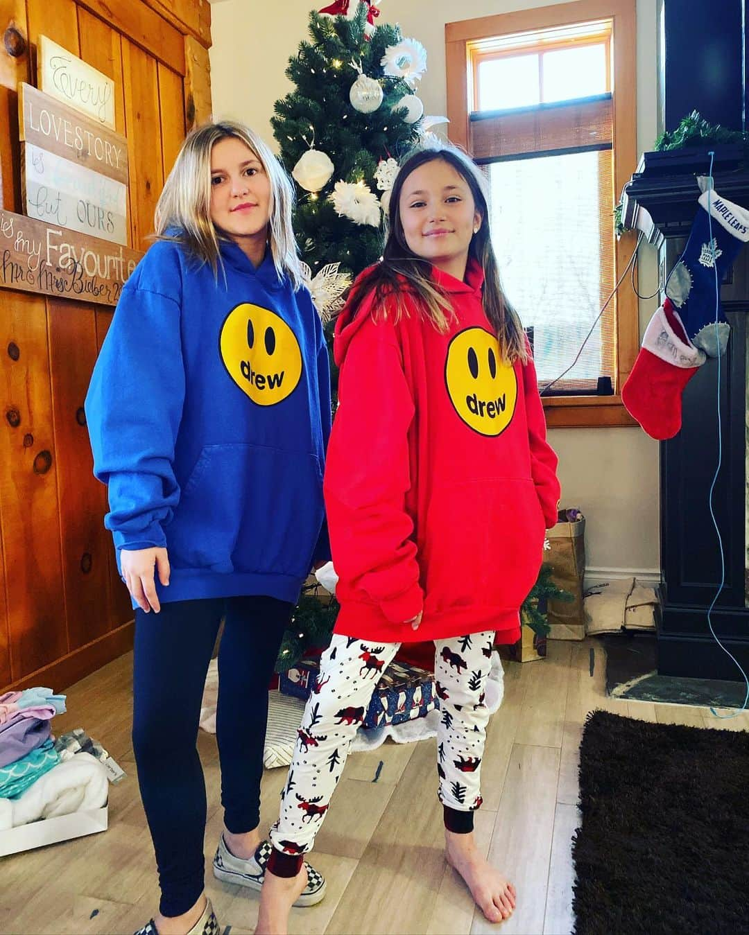 ジャスティン・ビーバーさんのインスタグラム写真 - (ジャスティン・ビーバーInstagram)「MERRY CHRISTMAS to my beautiful sisters」12月25日 6時00分 - justinbieber